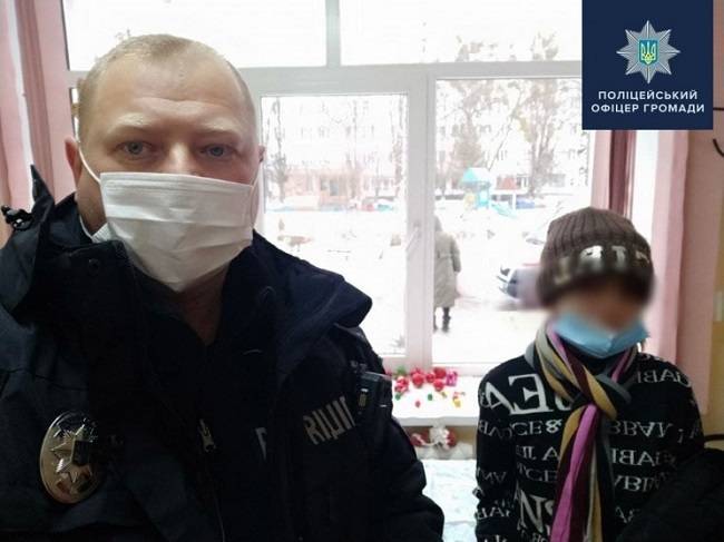 На Харьковщине женщина больше недели не пускала домой 11-летнюю дочь