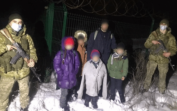 Мужчина с 4 детьми пытался незаконно покинуть Украину