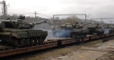 Оккупанты продолжают перекидывать оружие и военную технику в Купянский район