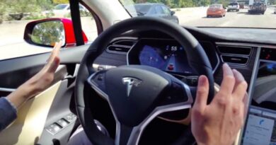 Какую технологию Tesla использует для автопилота