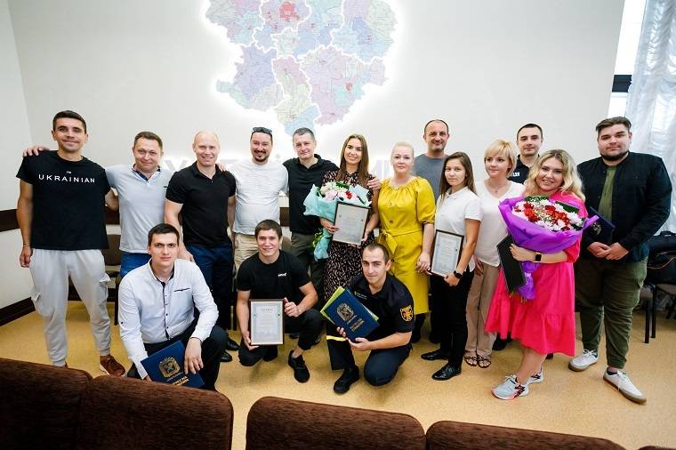 Синегубов наградил активную молодежь Харьковщины