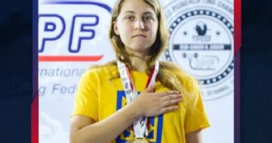 Спортсменка з Балаклії зібрала “золото” на змаганнях з пауерліфтингу