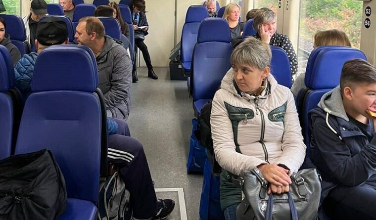 Мешканці Балаклії скористались першими потягами до звільненого міста