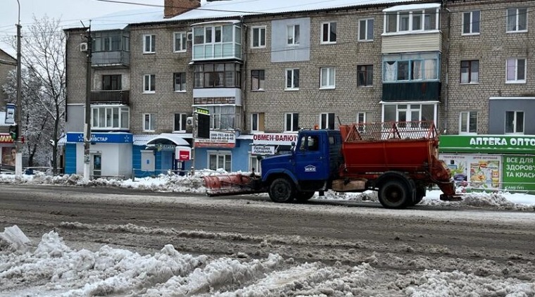 В Балаклії почали розчищати вулиці від снігу