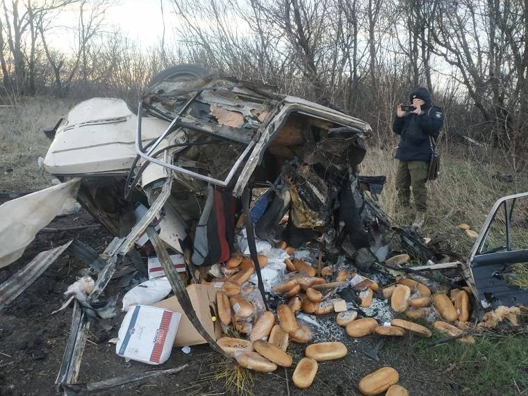 На Харківщині підірвався на вибухівці автомобіль з хлібом