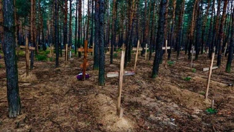 В Изюме приступили к процедуре перезахоронения жертв российских захватчиков