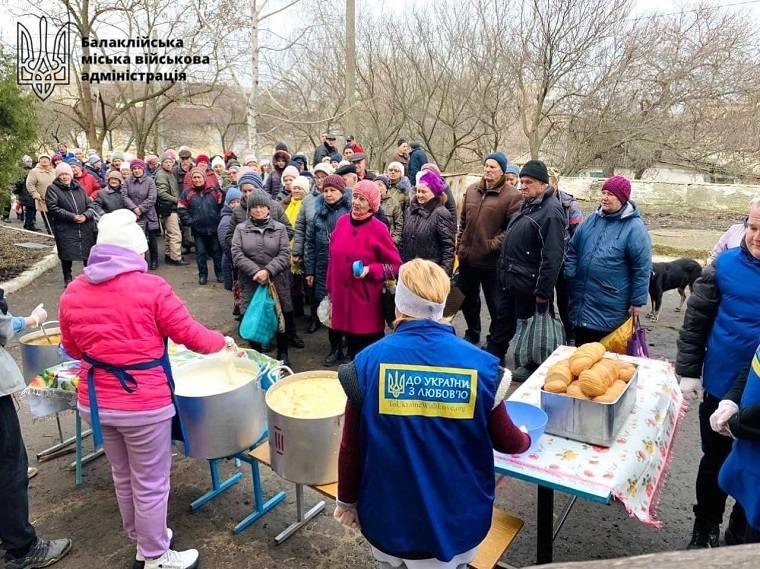 В Балаклії благодійники продовжують готувати гарячі обіди