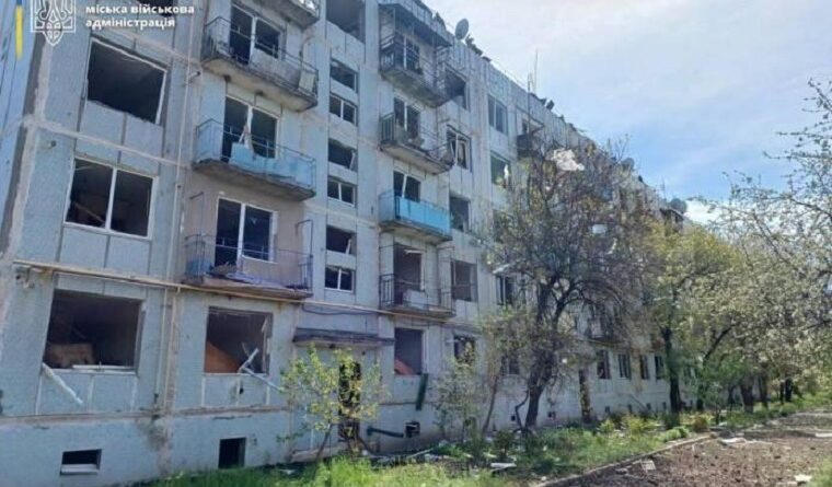 В Балаклії показали наслідки обстрілів і розпочали роботи з відновлення