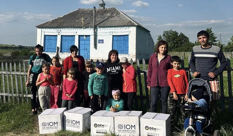 В Балаклії мешканці двох мікрорайонів отримали гуманітарку