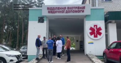 В міськраді показали найбільш значущі об’єкти, які потребують відновлення. Міська рада Балаклії продовжує активно співпрацювати з благодійниками, які в свою чергу допомагають відбудувати громаду після бойових дій і окупації. В чергове в Балаклію приїхали представники Міжнародної організації з міграції (МОМ). Вони відвідали Балаклійську клінічну багатопрофільну лікарню інтенсивного лікування і місцеву насосно-каналізаційну станцію, повідомляє міськрада. Представники МОМ оглянули лікарню, де вже йде ремонт. Ще планують відремонтувати підвальне приміщення, 1 та 3 поверхи - приміщення лабораторії і дитячого відділення. Крім того, представникам організації показали насосно-каналізаційну станцію і об’єкти теплового господарства. Ці об’єкти теж потрібно ремонтувати і відновлювати їх штатну роботу.
