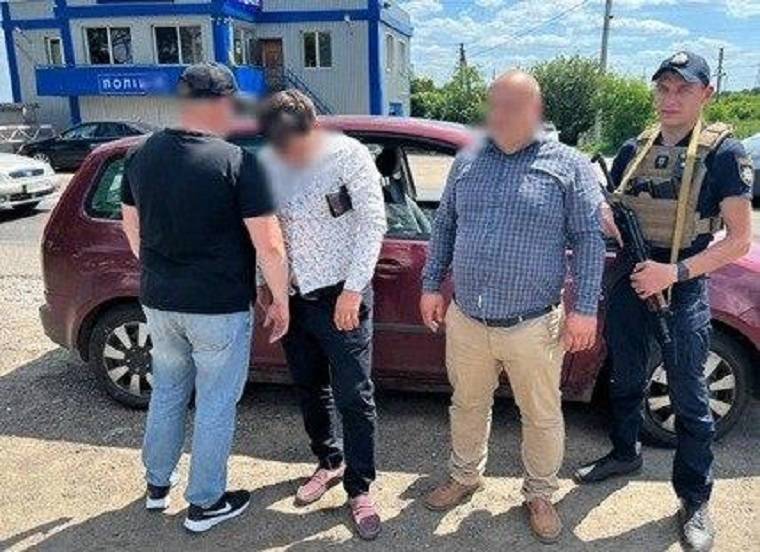 Притворялись врачами и грабили: в Харьковской области задержали двух подельников
