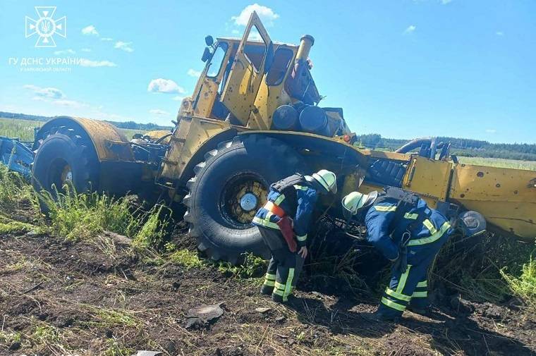 В Изюмской громаде трактор подорвался на взрывном устройстве