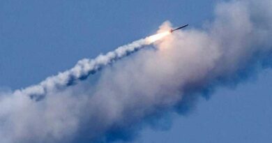 Окупанти вдарили авіабомбою по селу в Ізюмському районі