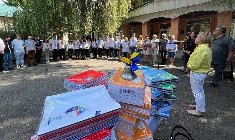 Балаклійська громада отримала гуманітарку з канцтоварів