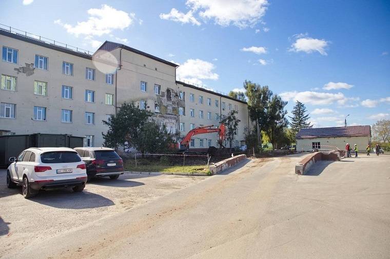 Представники фундації Олени Зеленської і голова ХОВА Олег Синєгубов відвідали Ізюм