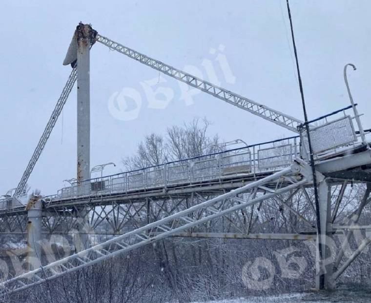 В Ізюмі впала опора пішохідного мосту