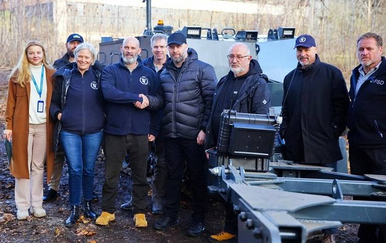 Всесвітня продовольча програма ООН передала Харківщині машину для розмінування