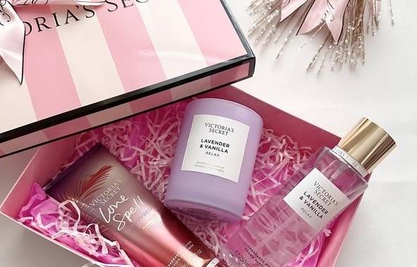 Що робить подарункові набори Victoria’s Secret настільки бажаними і особливими?