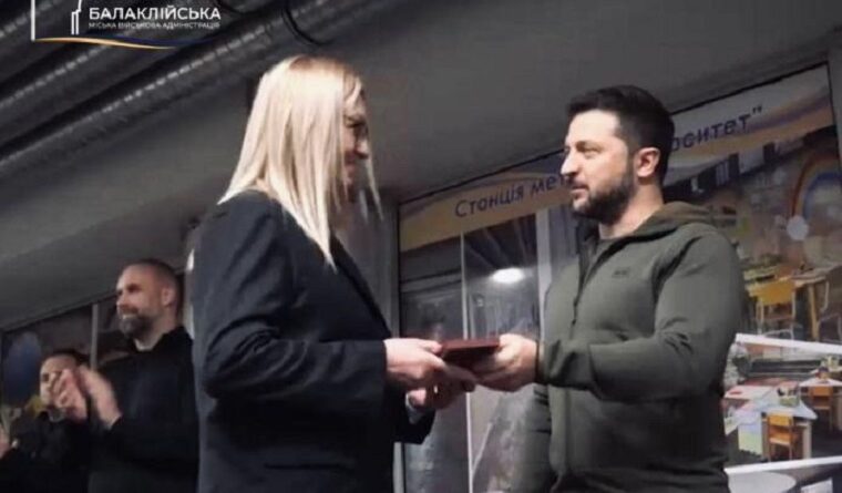 Вчитель з Балаклії стала отримала нагороду від Зеленського