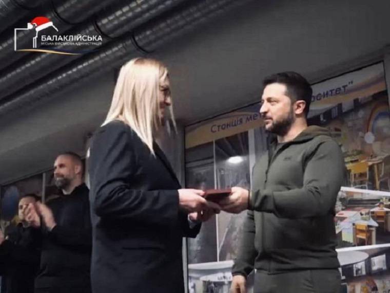 Вчитель з Балаклії стала отримала нагороду від Зеленського