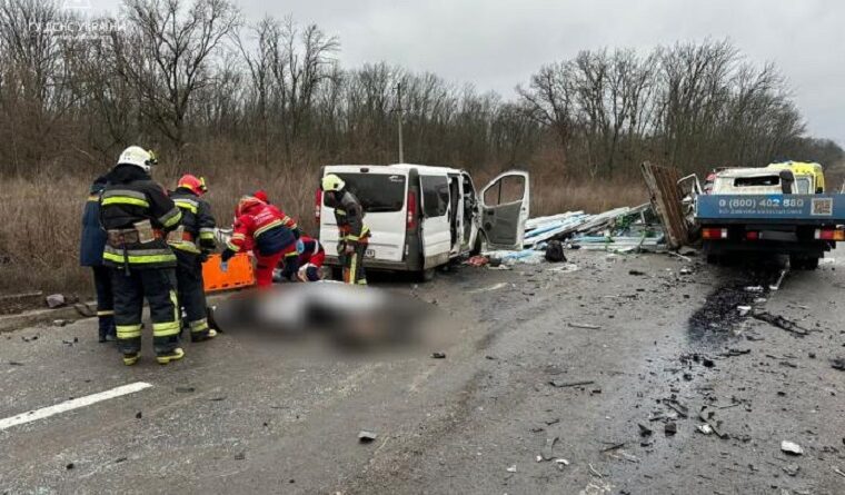 На Ізюмщині в аварії загинули шестеро людей