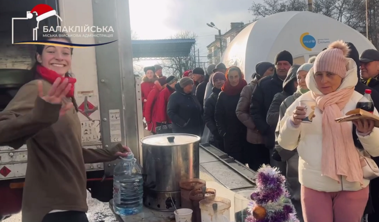 В Балаклії волонтери пригостили всіх охочих піцою