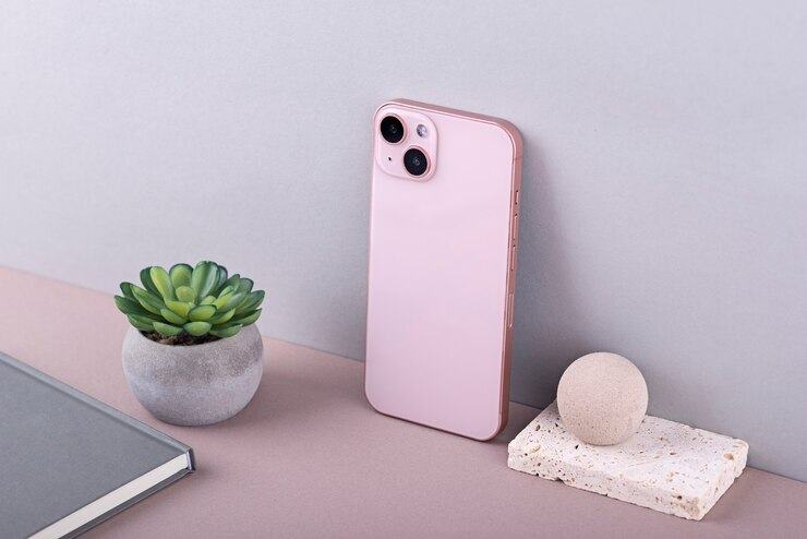 Лучший способ защитить iPhone 15 Plus без необходимости носить кейс