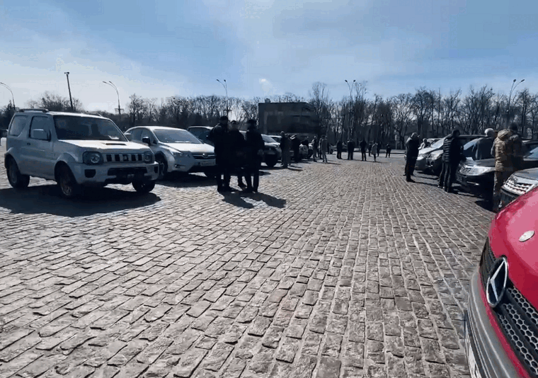 В Харькове спасателям и пограничникам передали машины