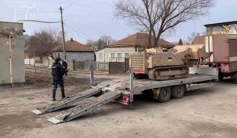В Балаклії центр міста розміновують за допомогою спецтехніки