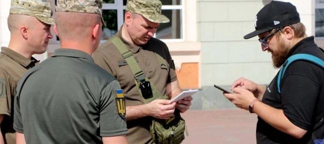 Проверка документов военного учёта во время призыва
