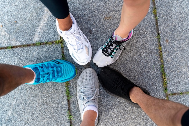 Переваги купівлі кросівок Nike у реальності та в інтернеті