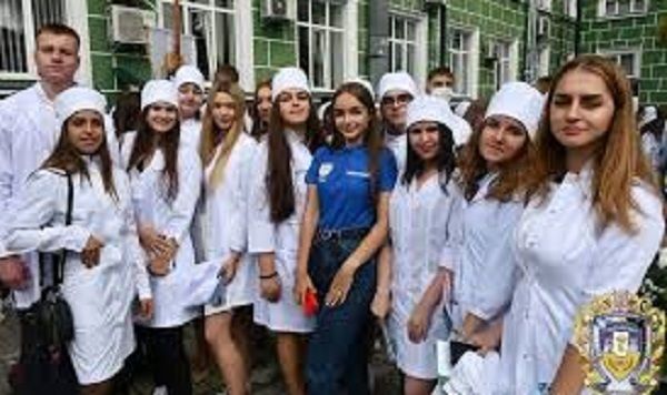 Врачам и фармацевтам обязательна военная подготовка