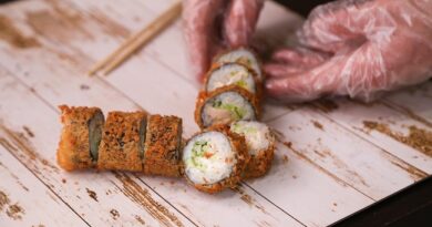 Как выбрать продукты для суши и роллов и почему стоит приготовить их самим