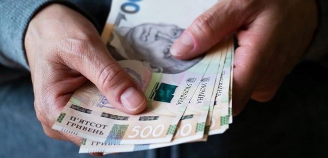 Средняя зарплата в Украине в 2025 году выросла на 5,6 тысячи гривен