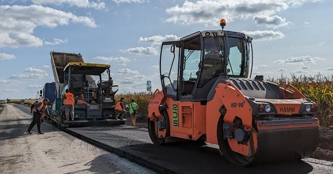 Ремонт дорог в Украине 2026: правительство выделило более 12 млрд гривен на восстановление трасс