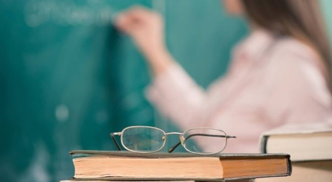 Учителям повысят зарплаты на 20% с 1 сентября: что известно