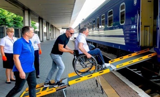 «Укрзалізниця» змінила правила оформлення квитків у спецвагони: що потрібно знати пасажирам