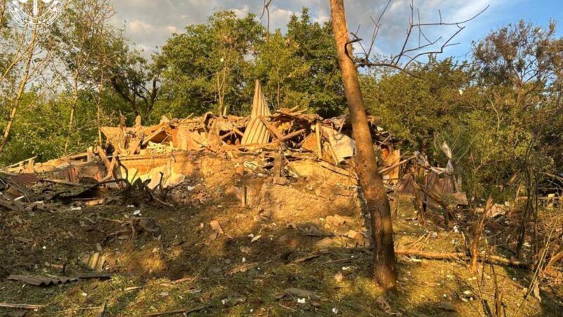 Авіаудар РФ по Харкову та Приколотному: тривають пошуки під завалами
