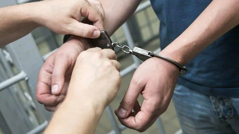 Чоловік викрав знайдені чужі гроші та втік з місця злочину