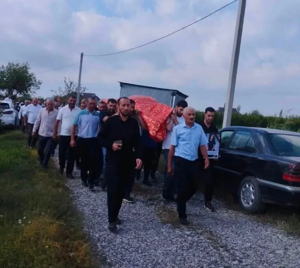 В Азербайджані попрощалися з загиблою студенткою ХНМУ після авіаудару в Харкові
