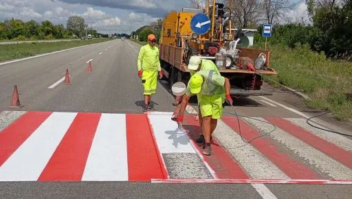 На Харьковщине стартовали работы по обновлению дорожной разметки на трассах