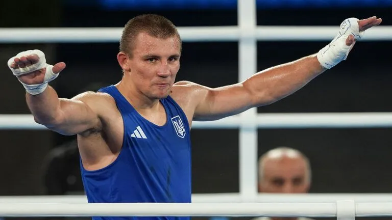 Хижняк здобув перемогу над Патрачем технічним нокаутом у другому раунді