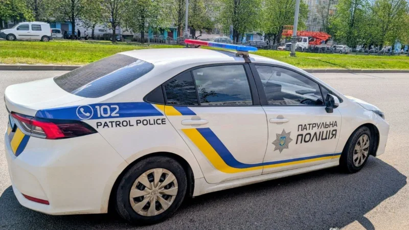 В Харьковской области пьяный водитель пытался скрыться от полиции, врезался в дерево и погиб