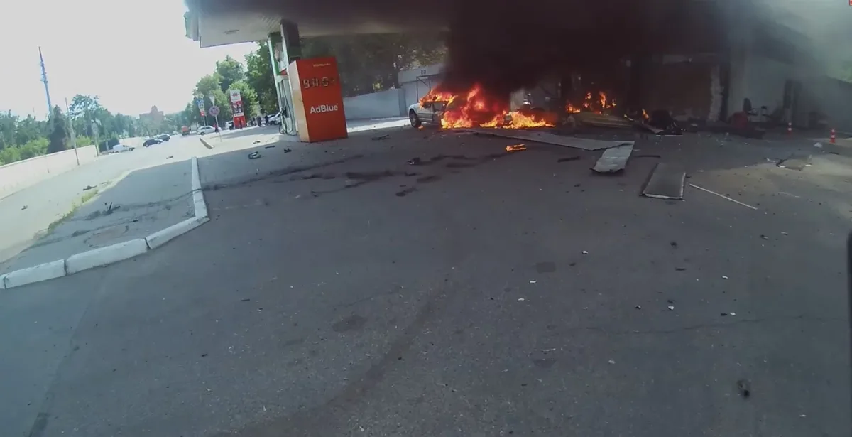 Удар дроном по АЗС в Харькове: первые кадры с места происшествия (видео)